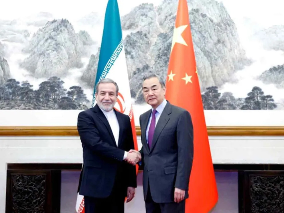 Abas Araqchí y Wang Yi 