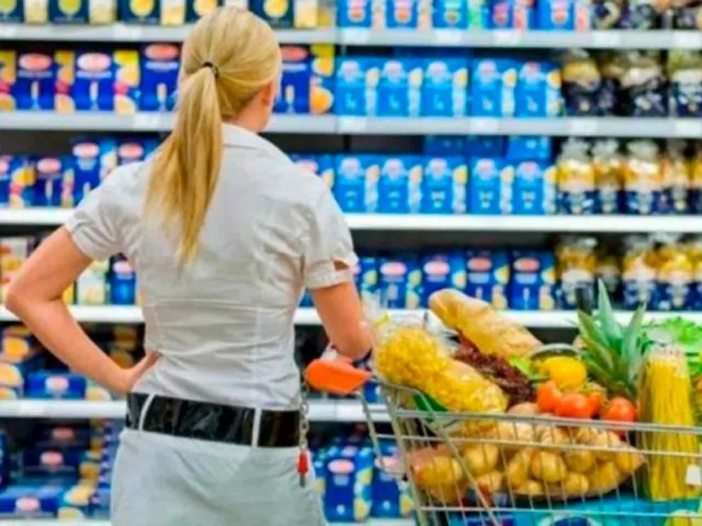 Por el deterioro del poder de compra  y la inflación