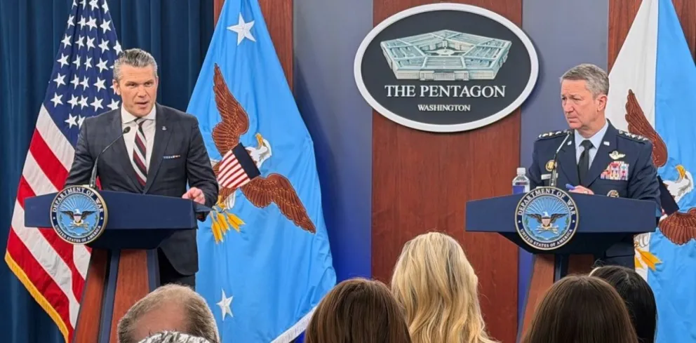 Pete Hegseth junto al general Dan Caine 