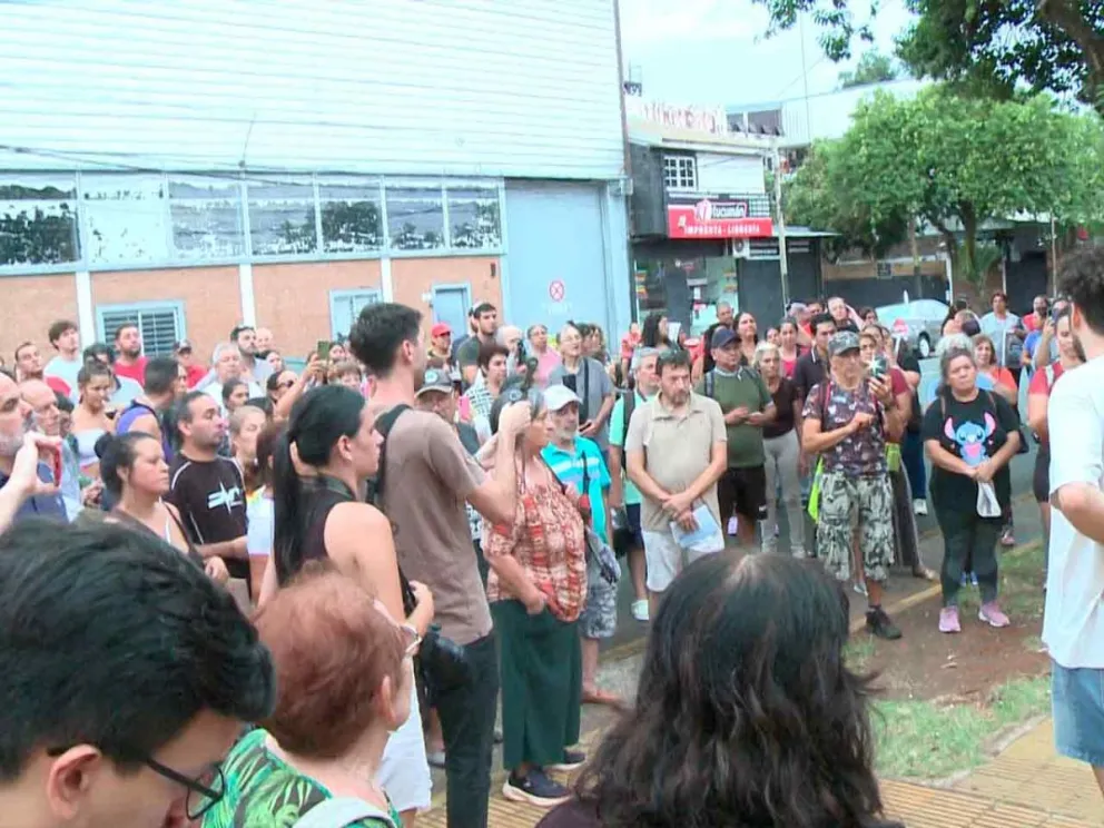 Protesta de usuarios frente a la prestataria