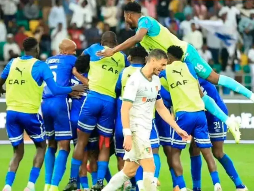 Festejo del plantel de “El Líder”