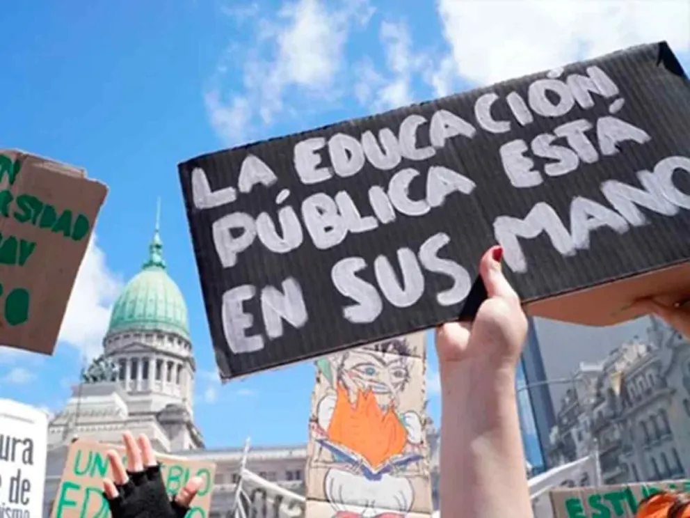 Exigen la aplicación de la Ley de Financiamiento Universitario 