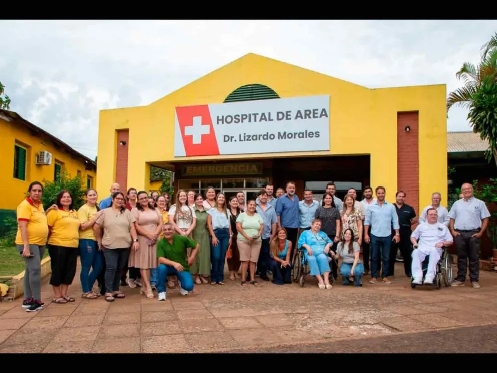 Héctor González, Matías Vílchez  y trabajadores hospitalarios
