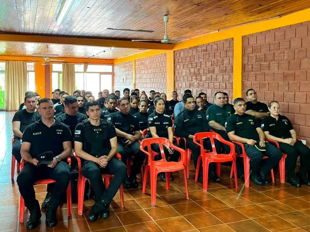 El Comisario Mayor Schvxeikofski capacitó a los agentes