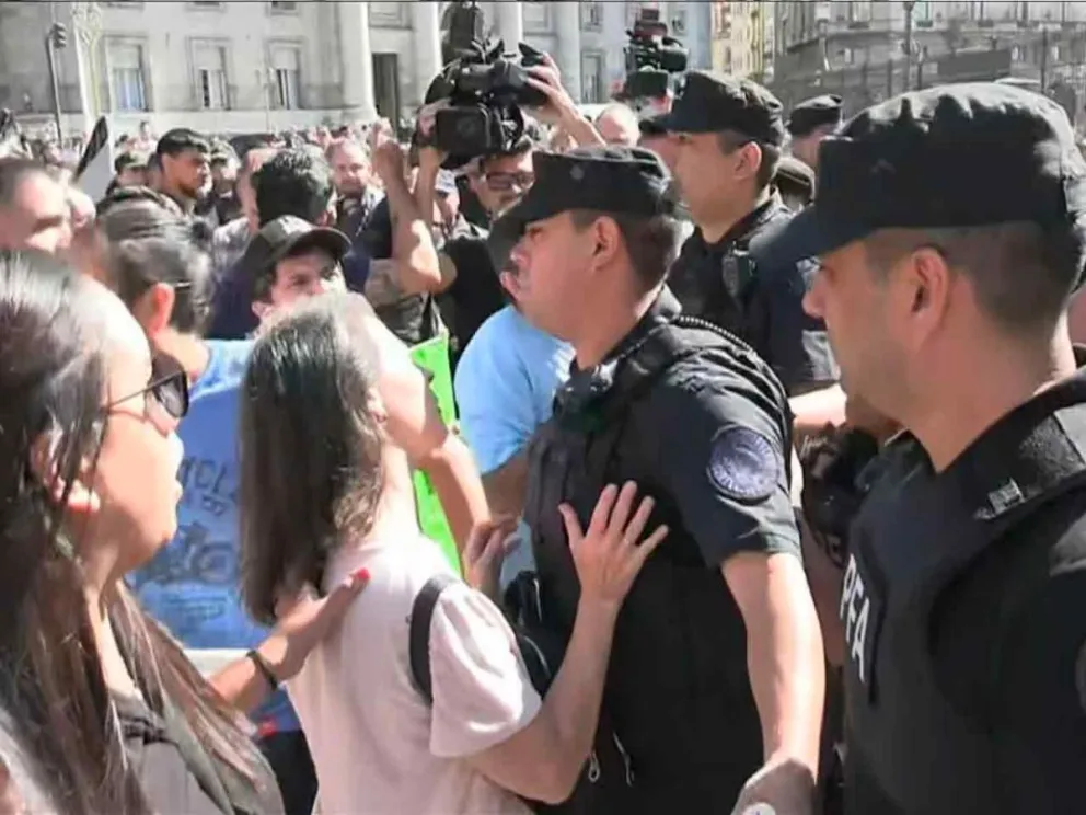 Brutal represión de la Policía Federal