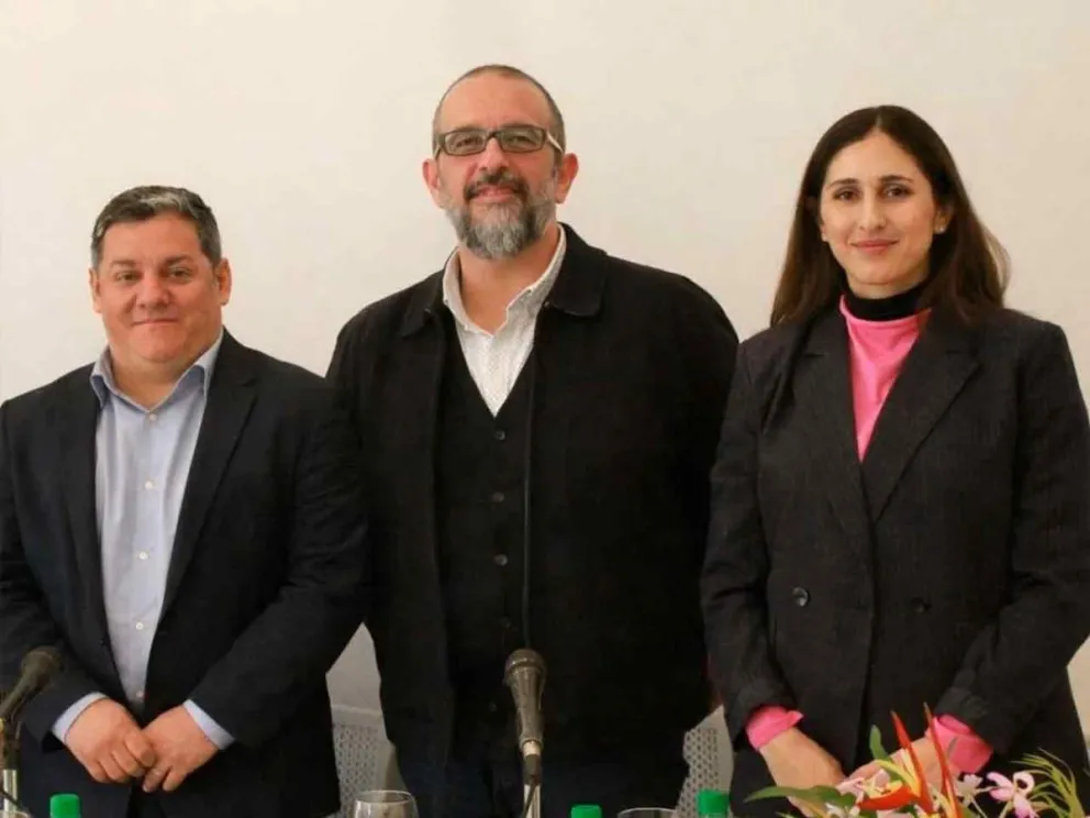 La misión consular acompañada por Paula Franco