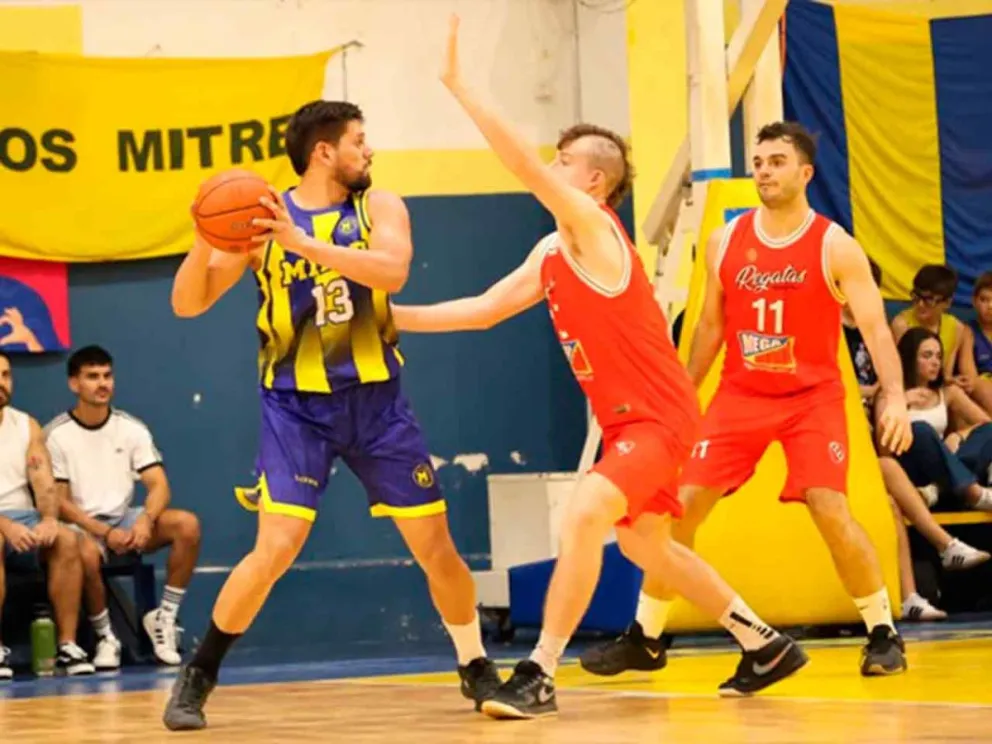 Una de las jugadas del partido