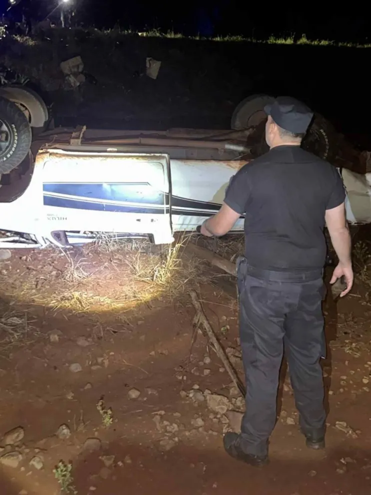 El vehículo cayó a un barranco