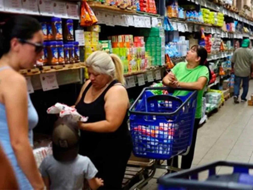 Por aceleración de precios y caída del ingreso real