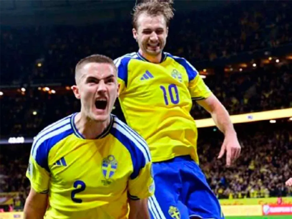 Gustaf Lagerbielke festeja su gol