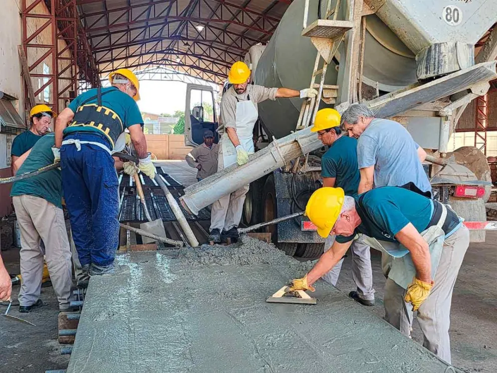 Elaboran viguetas y caños de hormigón
