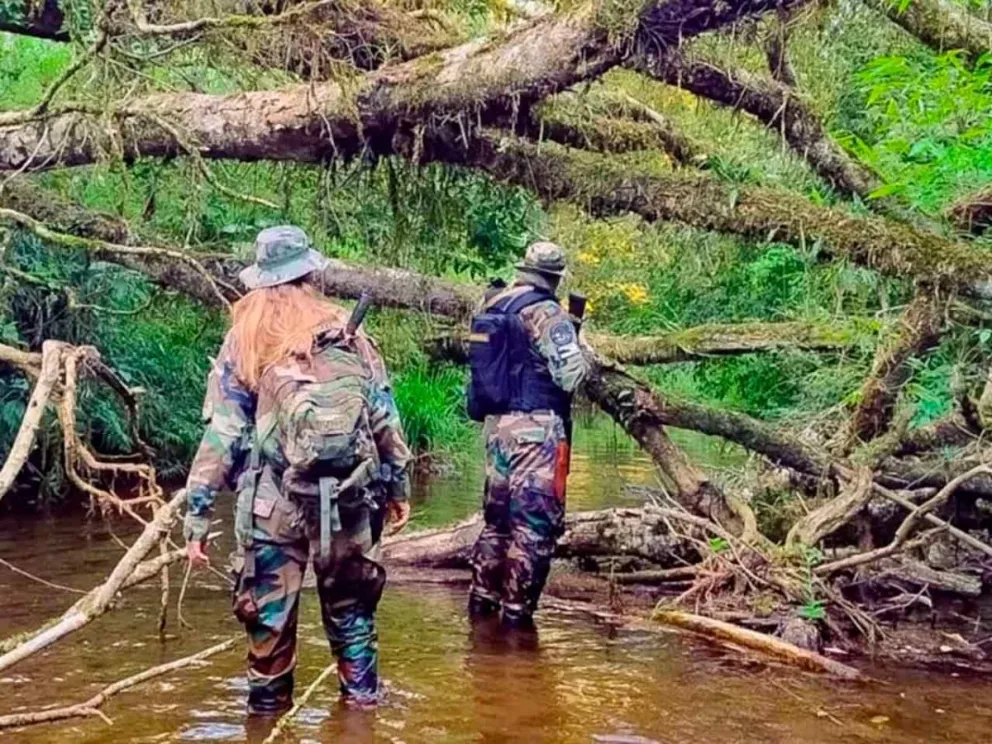 Patrulla pedestre por el arroyo El Verde