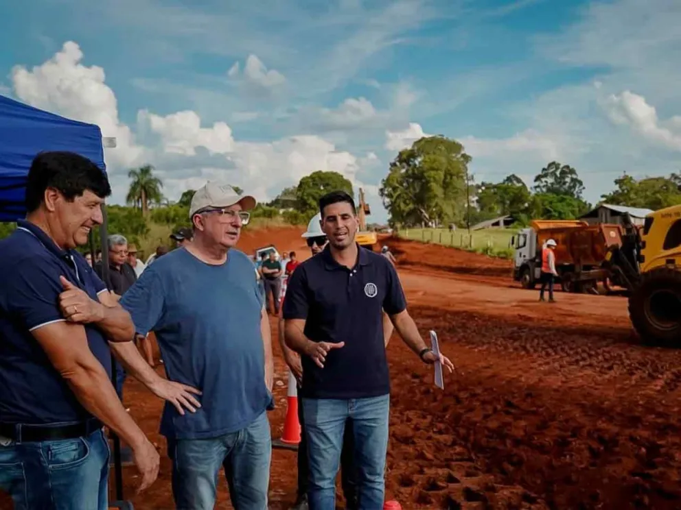 El Gobernador y funcionarios, en el obrador vial 