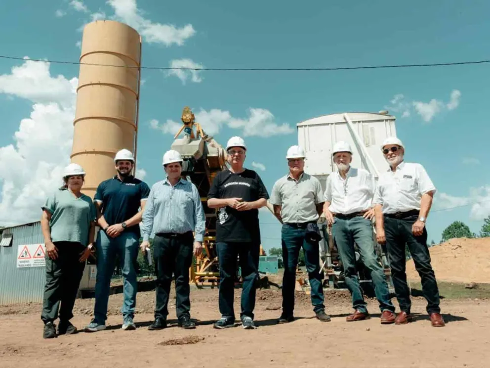 El Gobernador junto a  Ministros y el equipo técnico, en la recorrida