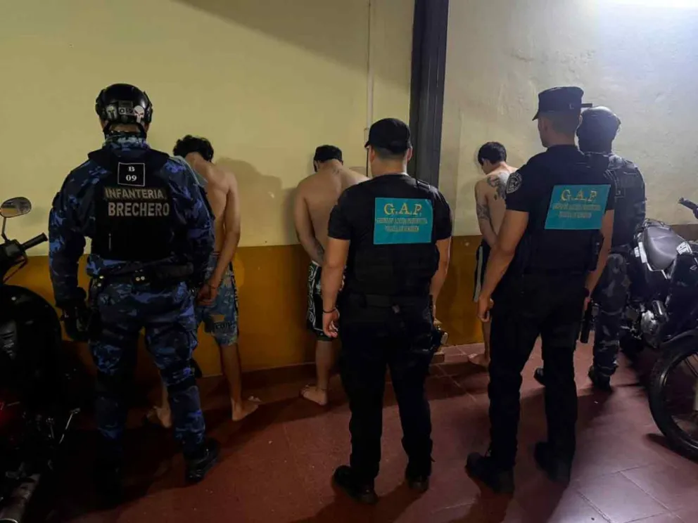 Momento del allanamiento en Edificio Don Pablo