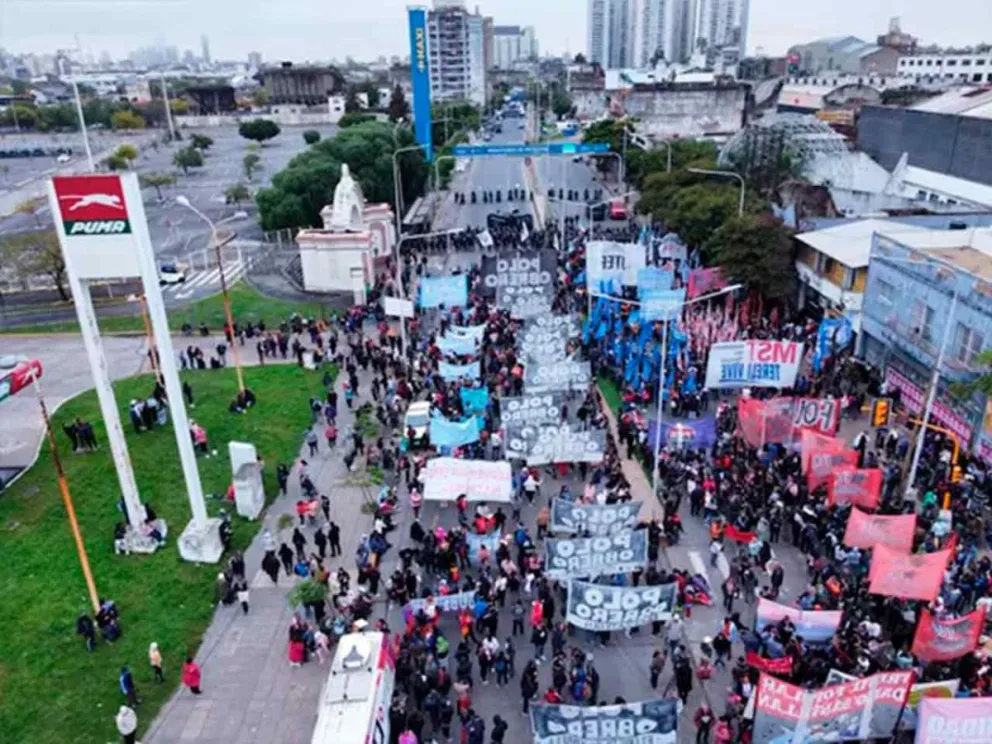 Manifestación y reclamo en Puente Pueyrredón