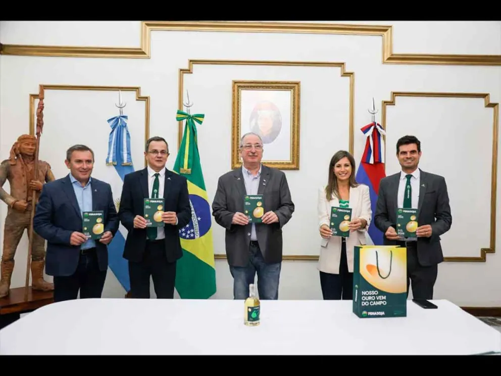 Hugo Passalacqua y autoridades durante  el lanzamiento