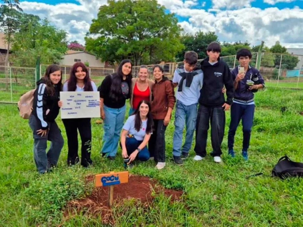 Plantaron especies nativas en la institución