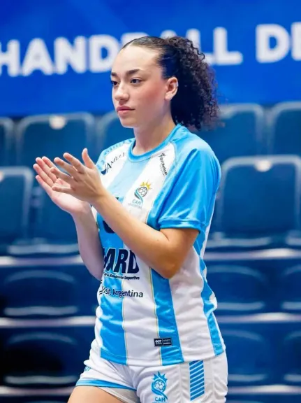 Histórico debut de Mara López: la misionera se puso la camiseta de La ...