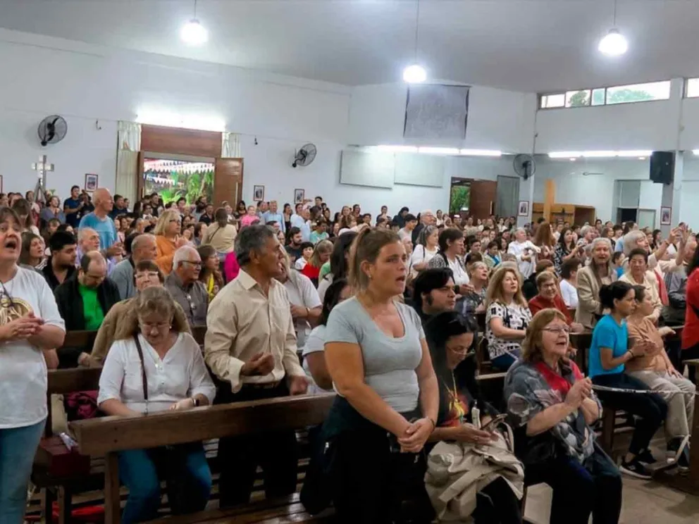 La feligresía oró por el don de la paz y la vida 
