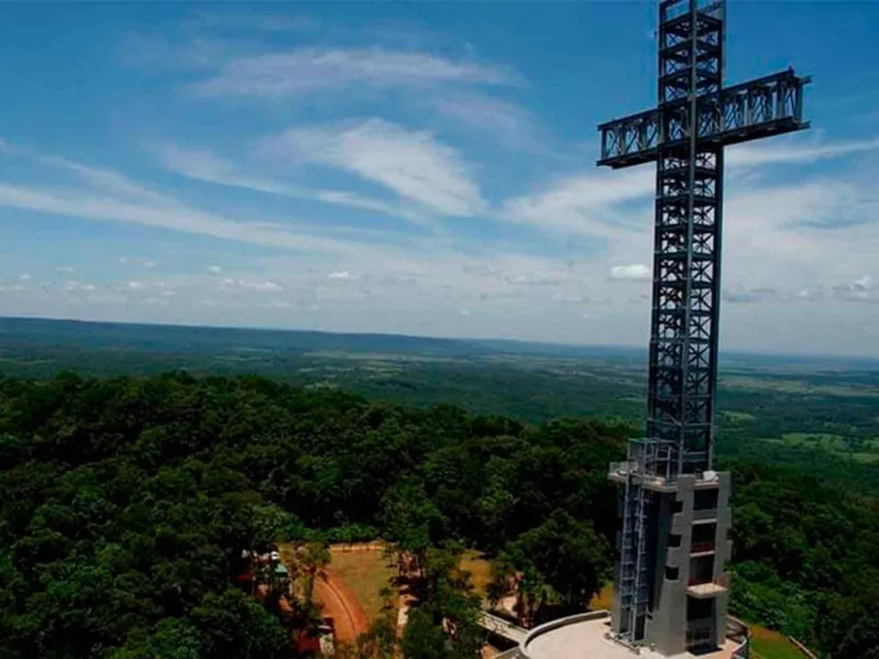 Situado en la cima del cerro Santa Ana