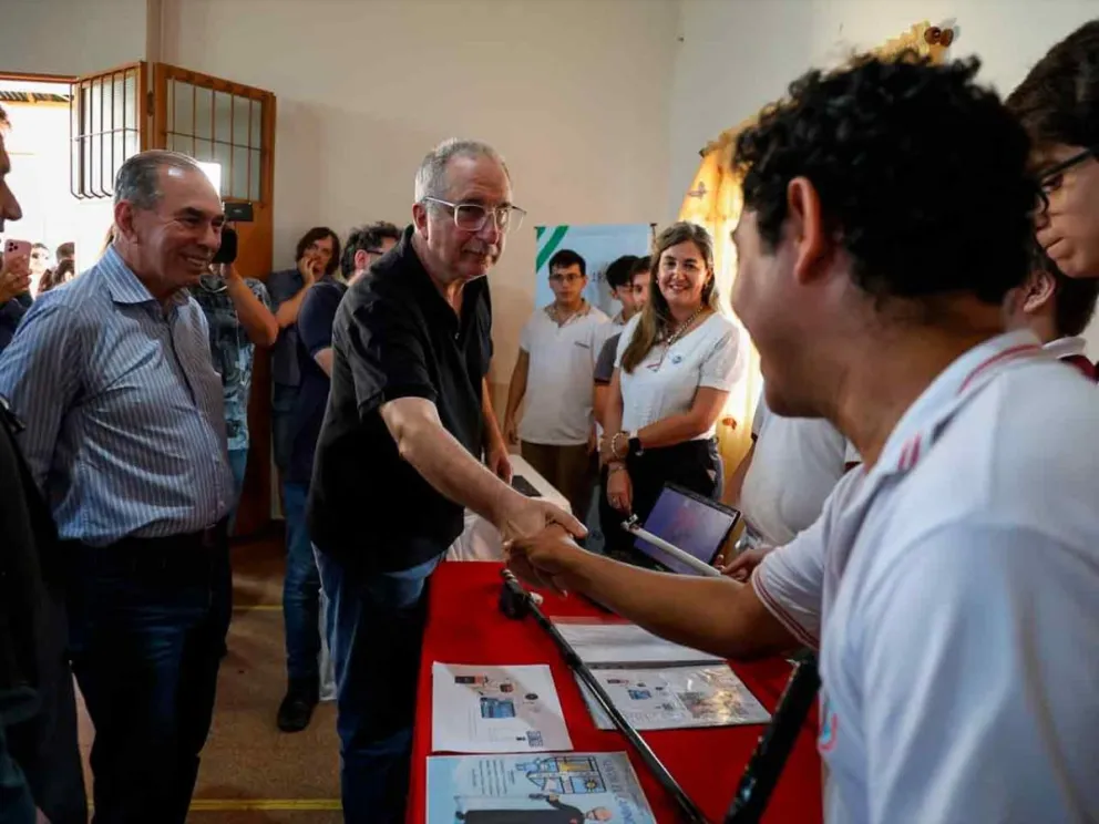 Passalacqua y Stelatto recorrieron los stands escolares