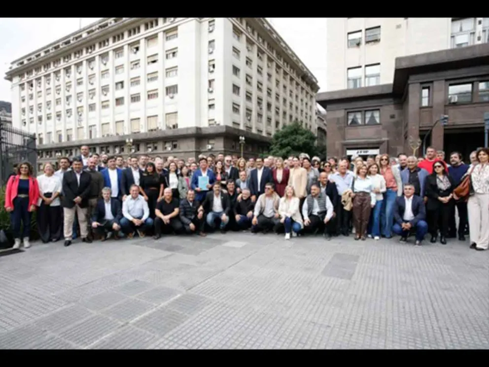 Jefes comunales, frente al Ministerio de Hacienda Nacional