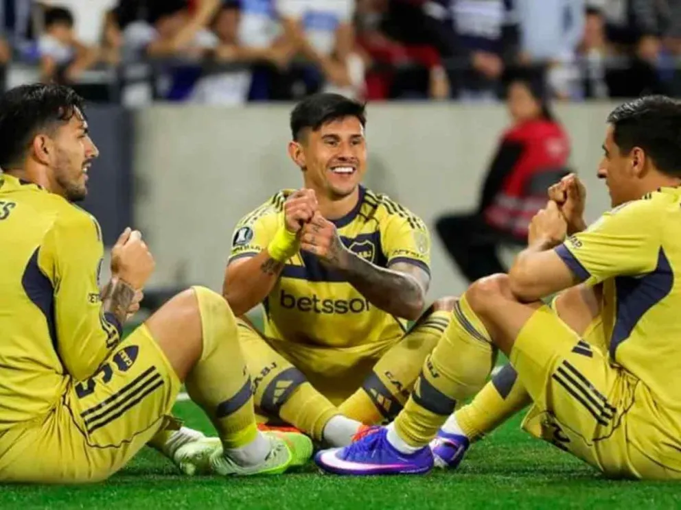 Adam Bareiro junto a sus compañeros