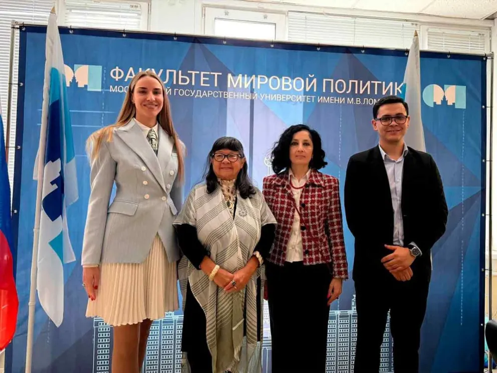 Julia Perié junto a organizadores