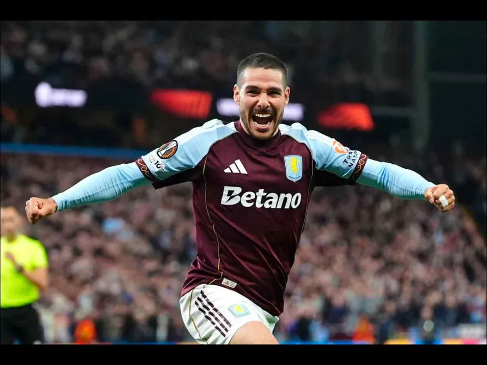 Emiliano Buendía festeja el gol