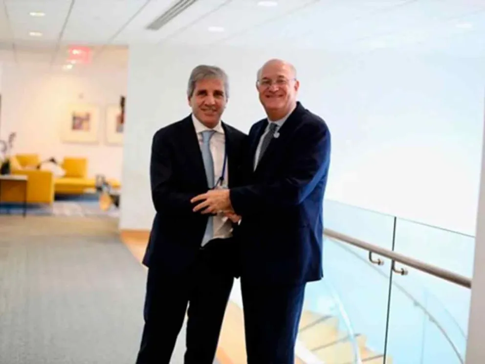 Luis Caputo junto a Ilan Goldfajn