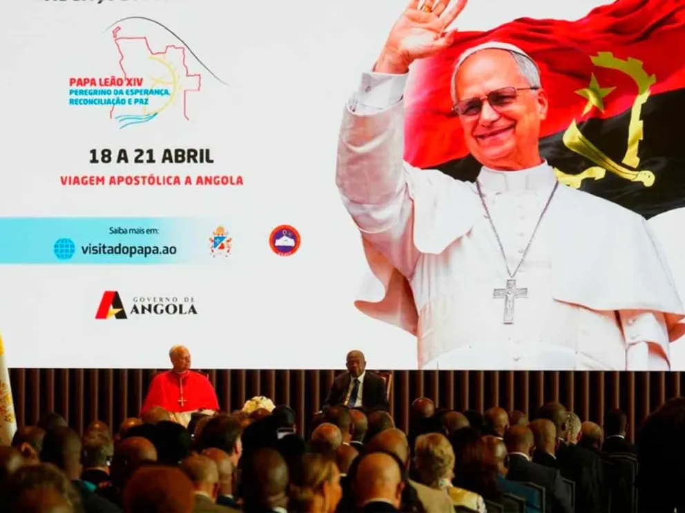 Angola, tercera etapa de su gira africana