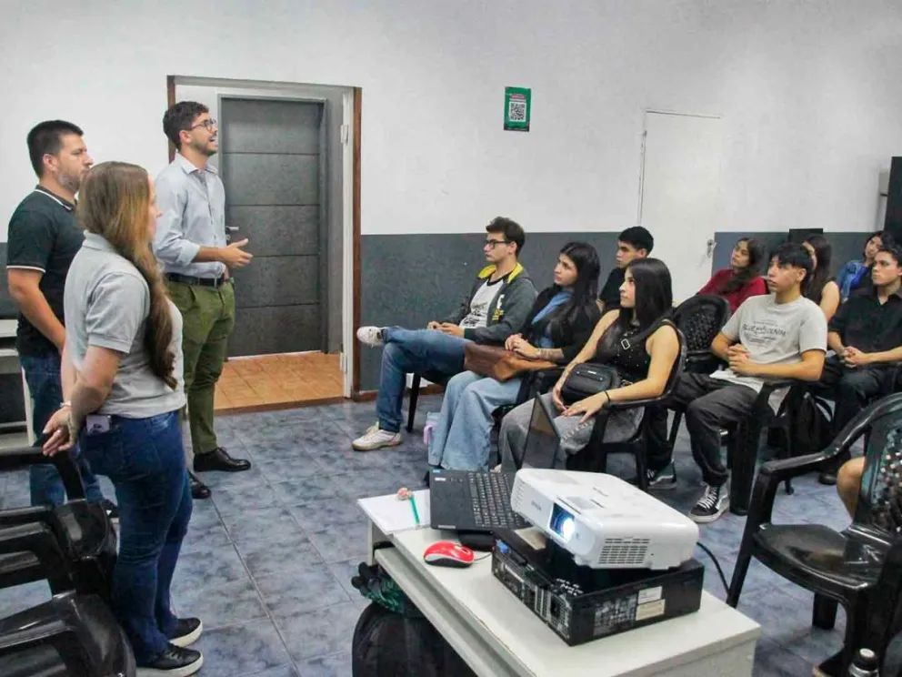 Gerardo González capacitó a los jóvenes