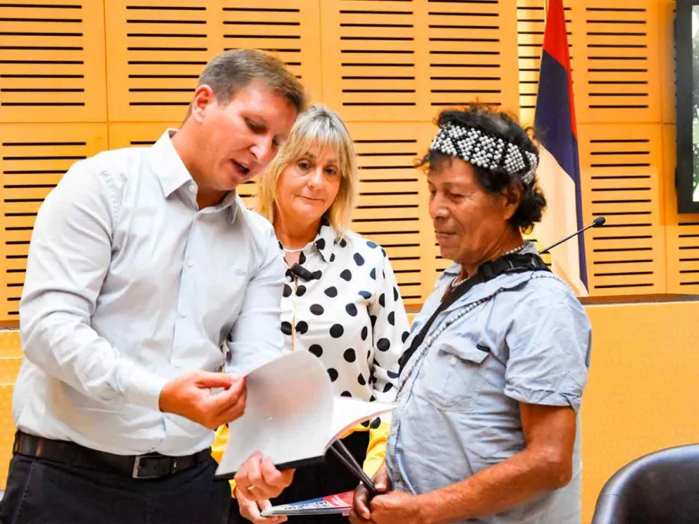 Sebastián Macias junto a Rosendo Moreyra