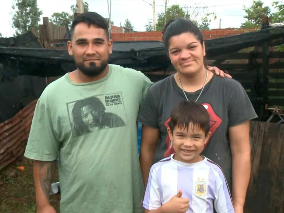 El encargado Sergio Ojeda y su familia