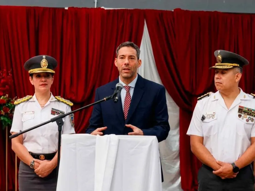 Marcelo Pérez junto a la plana mayor penitenciaria