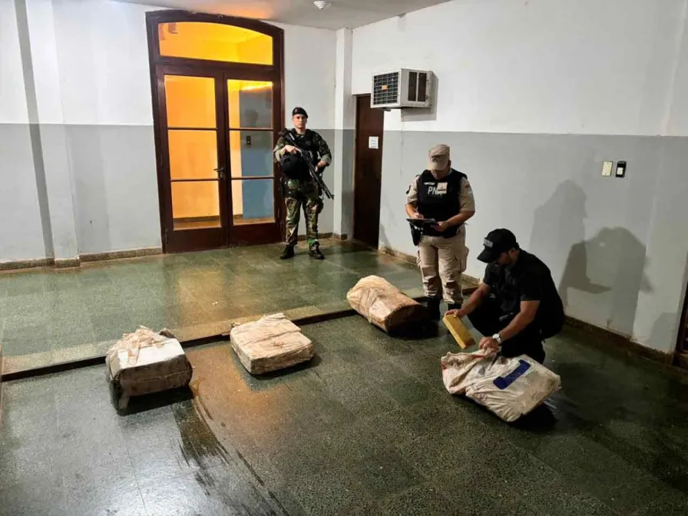 Decomisaron cuatro bultos tipo arpillera con droga