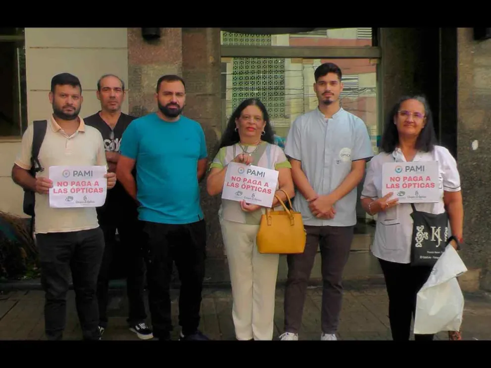 Se apostaron en la vereda de PAMI en Posadas