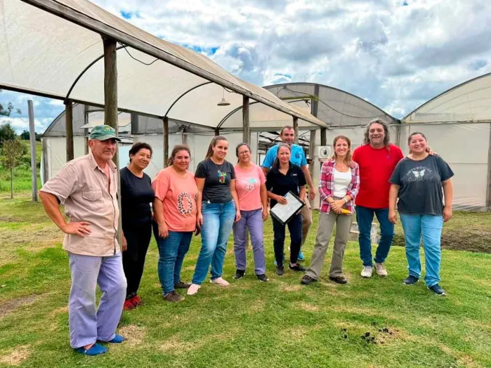 Entregaron plantines en Mojón Grande