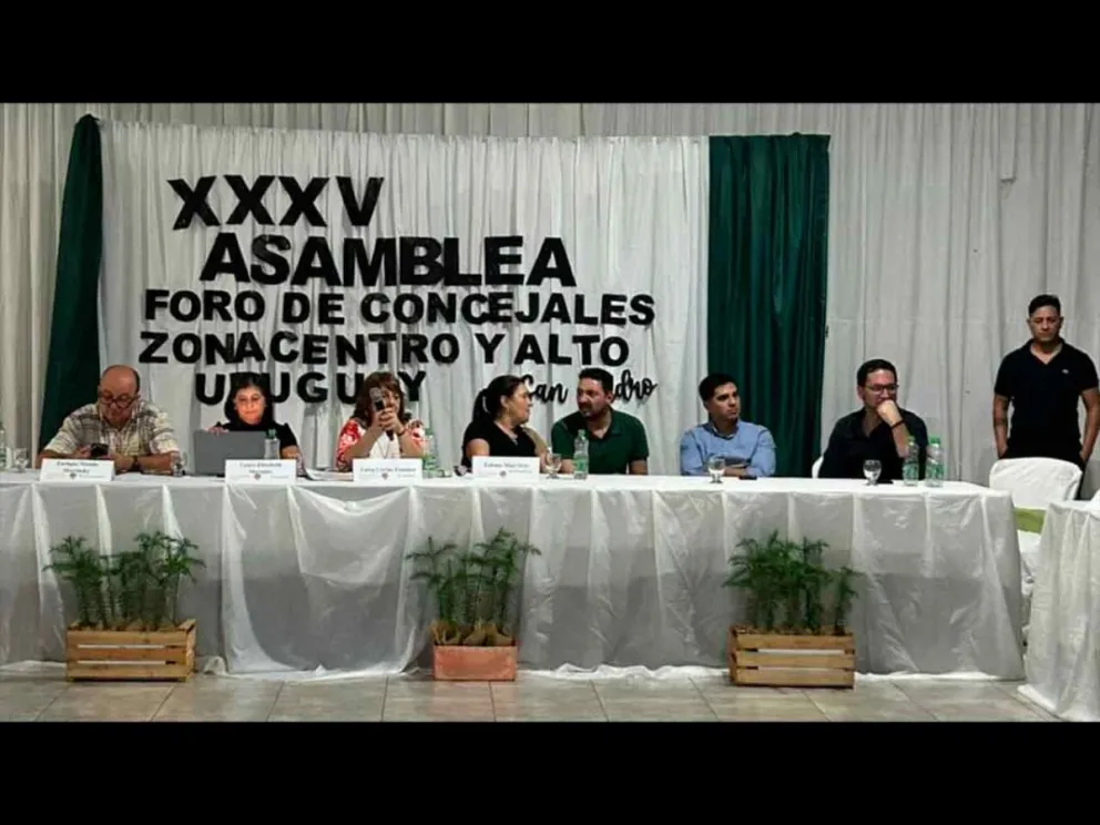 Representantes legislativos de distintos municipios