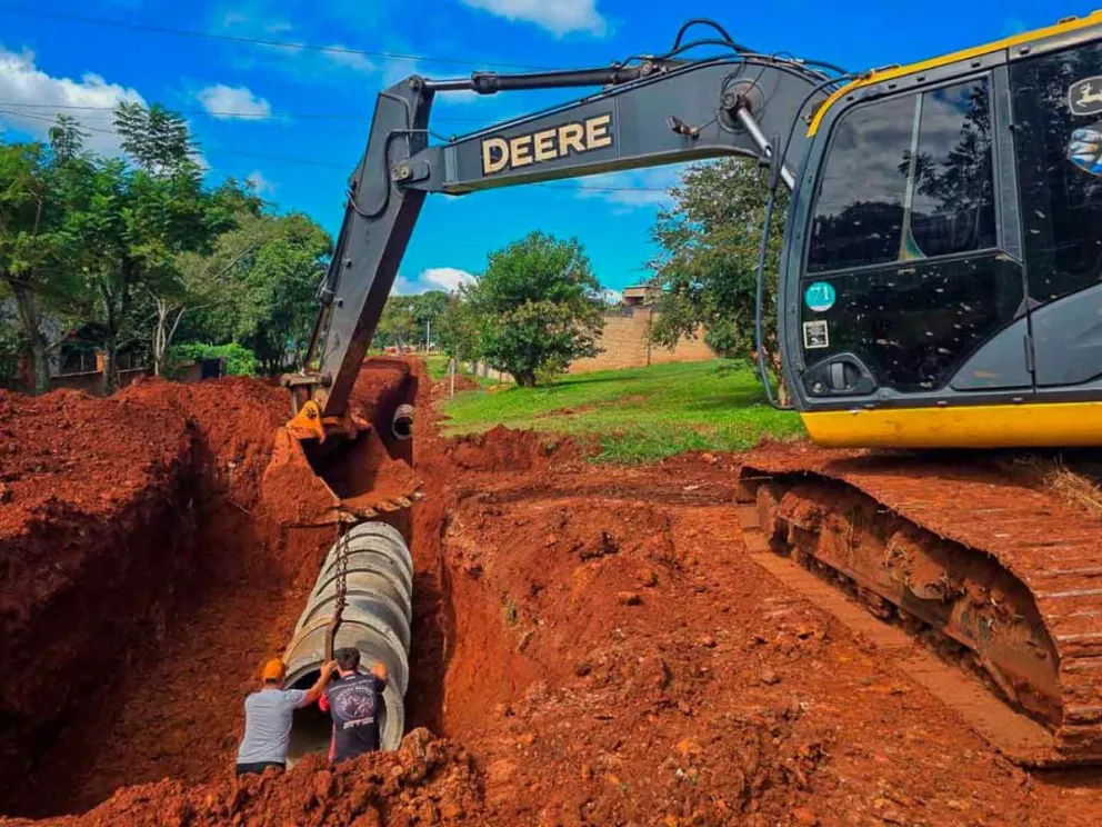 Trabajo de entubado y desagüe pluvial