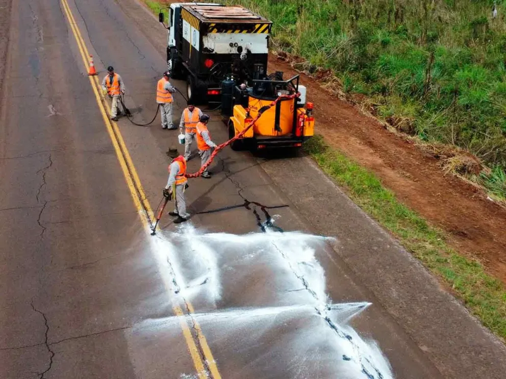 Trabajos sobre la superficie de la capa asfáltica