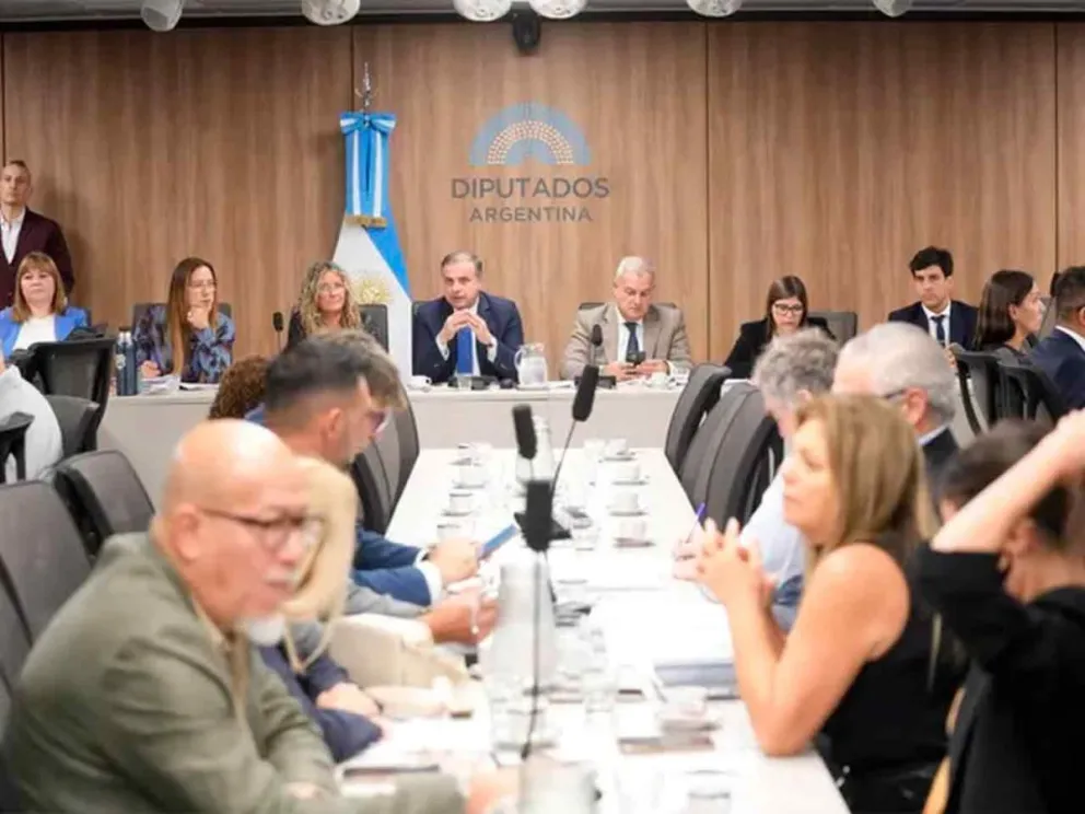 Dirigentes Textiles y Diputados reunidos