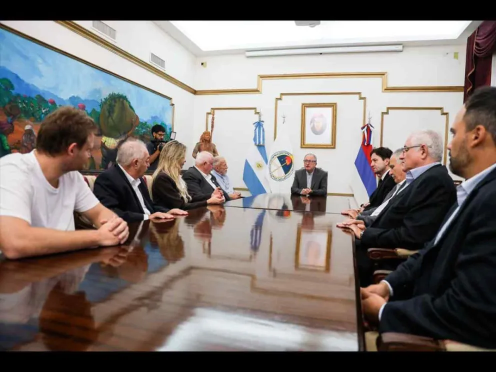 El Gobernador presidió la reunión con referentes de CAMARGO