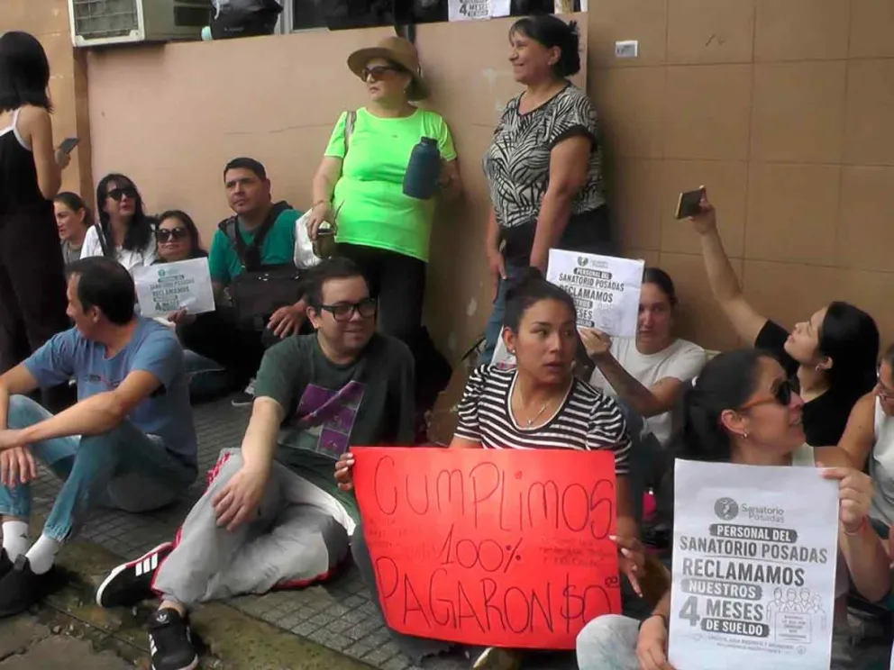 Protesta del personal frente al nosocomio