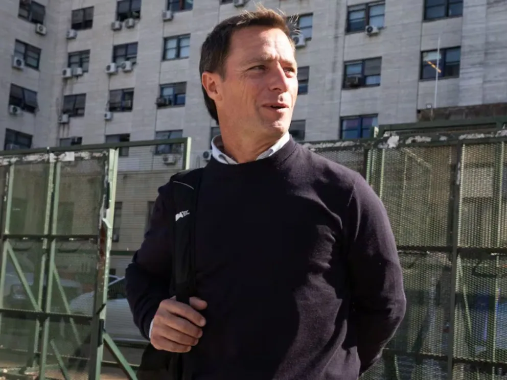 Matias Tabar contratista de Manuel Adorni y socio de la empresa Alta Arquitectura saliendo de declarar en Comodoro Py