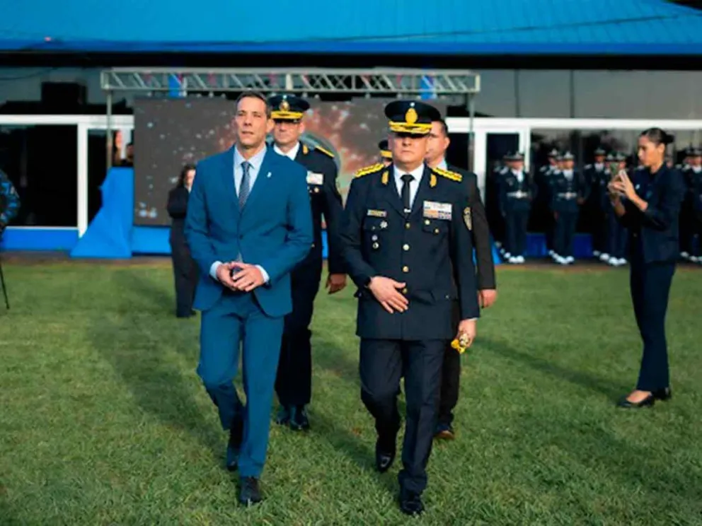 Marcelo Pérez junto al Comisario General Sandro Martínez
