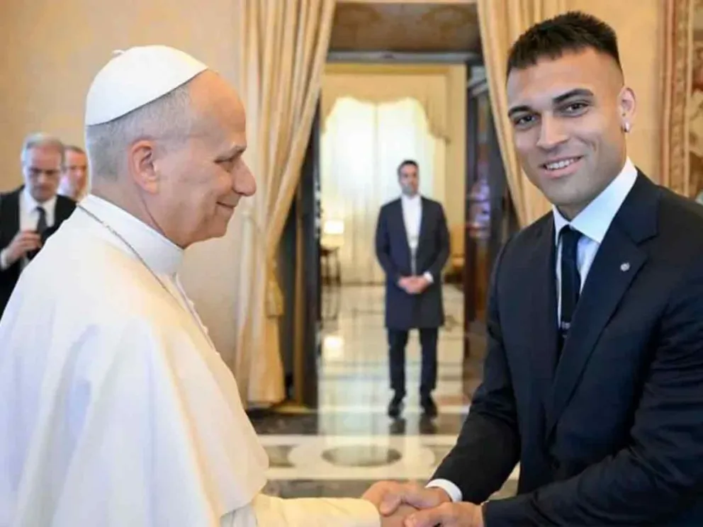 El Papa junto a Lautaro Martínez