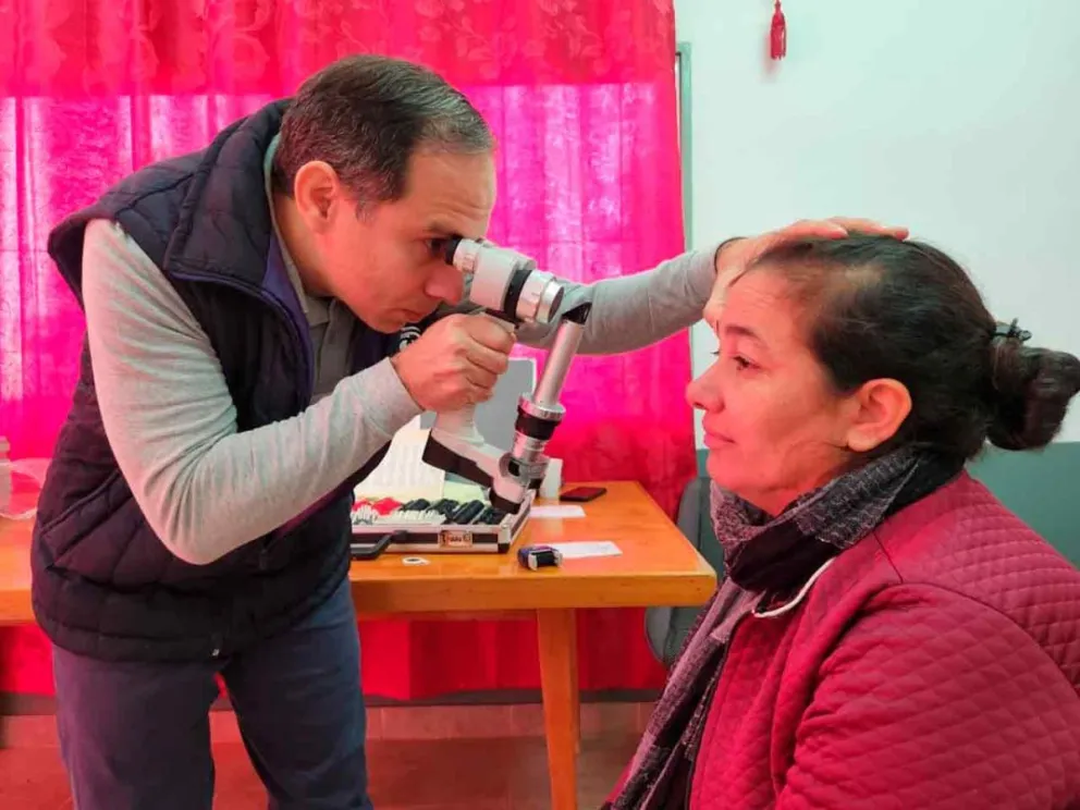 Revisión visual y entrega de anteojos sin costo