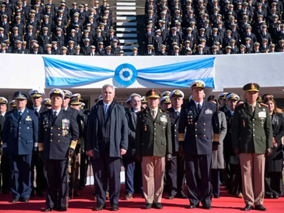 Autoridades presentes en el acto en Puerto Belgrano